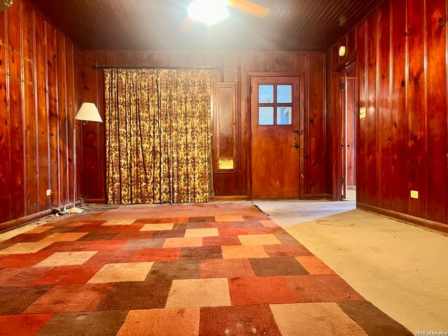 364 School Dr, Poteet, TX 78065
