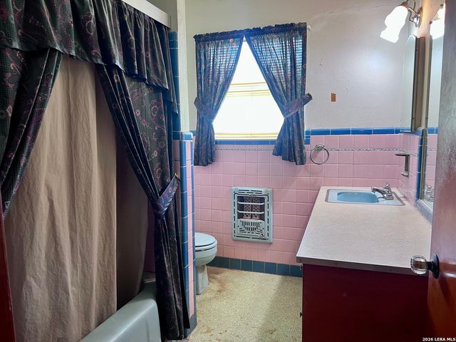 364 School Dr, Poteet, TX 78065