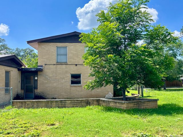 364 School Dr, Poteet, TX 78065