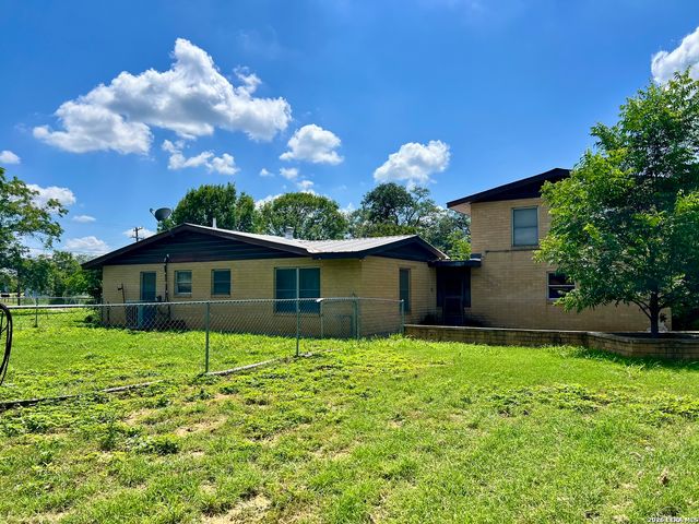 364 School Dr, Poteet, TX 78065