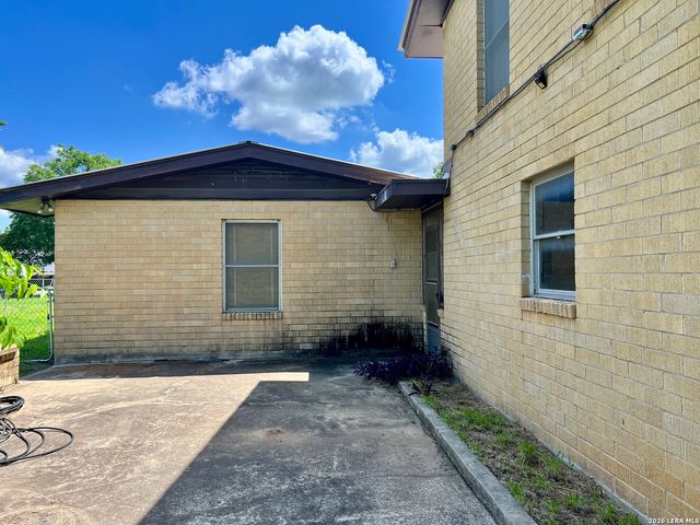 364 School Dr, Poteet, TX 78065
