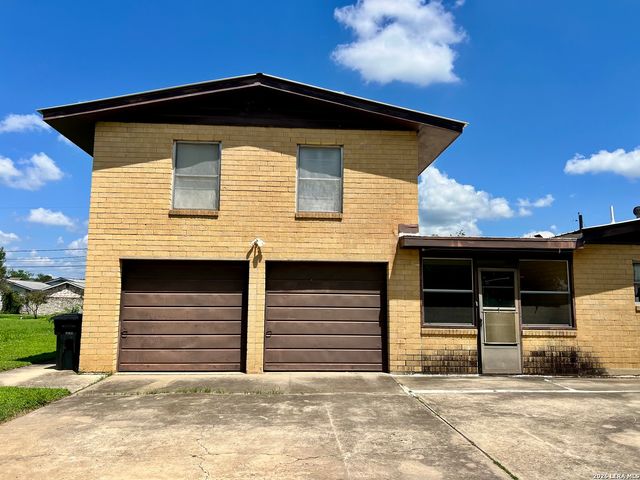364 School Dr, Poteet, TX 78065