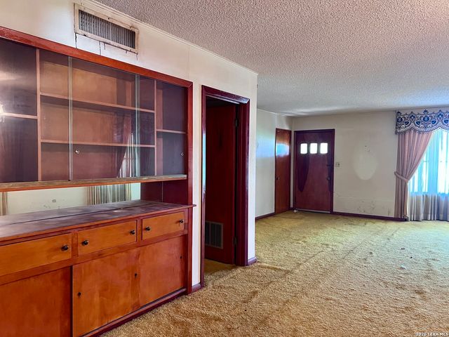 364 School Dr, Poteet, TX 78065