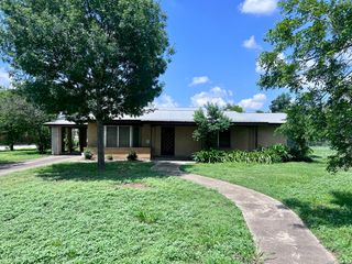 364 School Dr, Poteet, TX 78065