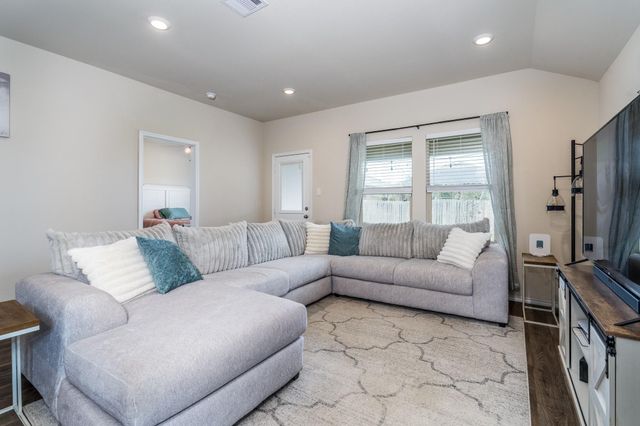 113 Blanco Drive, Huntsville, TX 77340