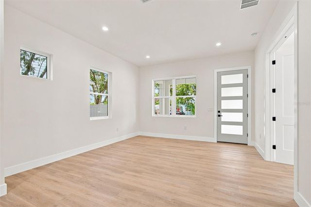 5310 7TH AVENUE N, St Petersburg, FL 33710
