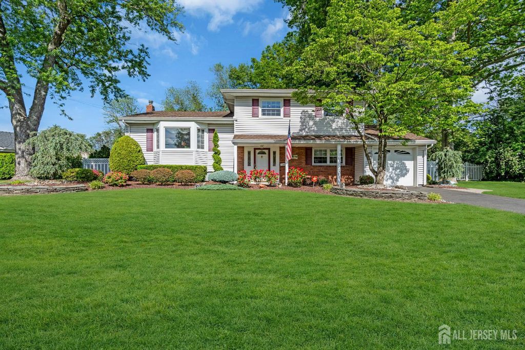 11 Diana Court, East Brunswick, NJ 08816