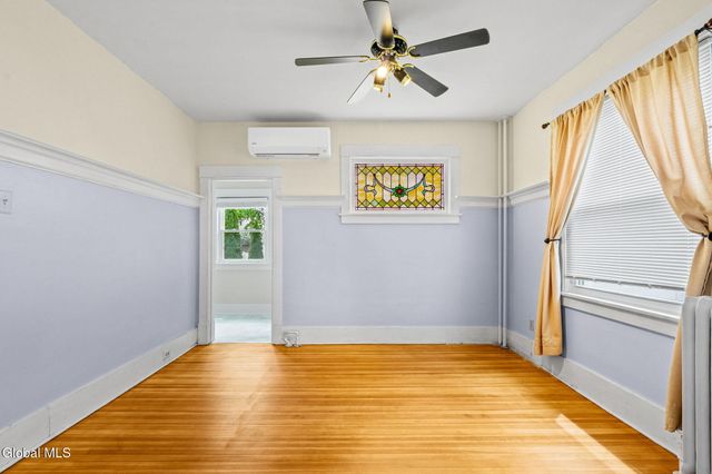 18 Oakwood Street, Albany, NY 12208
