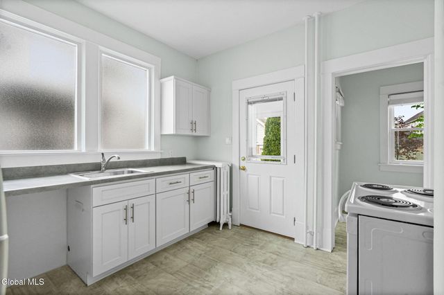 18 Oakwood Street, Albany, NY 12208