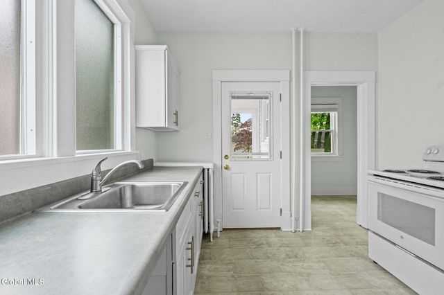 18 Oakwood Street, Albany, NY 12208