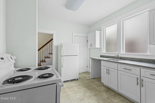 18 Oakwood Street, Albany, NY 12208