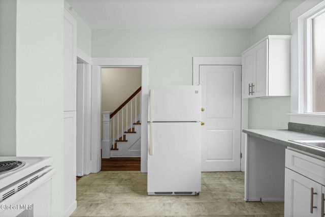 18 Oakwood Street, Albany, NY 12208