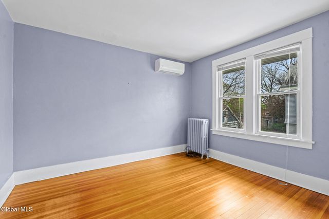 18 Oakwood Street, Albany, NY 12208