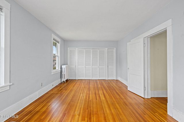 18 Oakwood Street, Albany, NY 12208