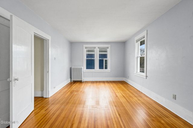 18 Oakwood Street, Albany, NY 12208