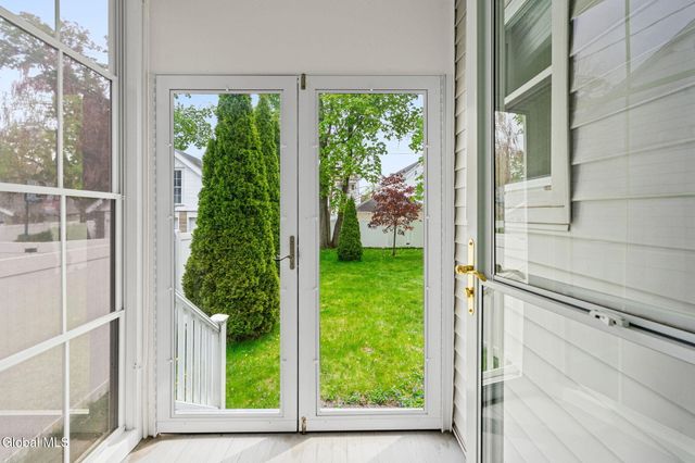18 Oakwood Street, Albany, NY 12208