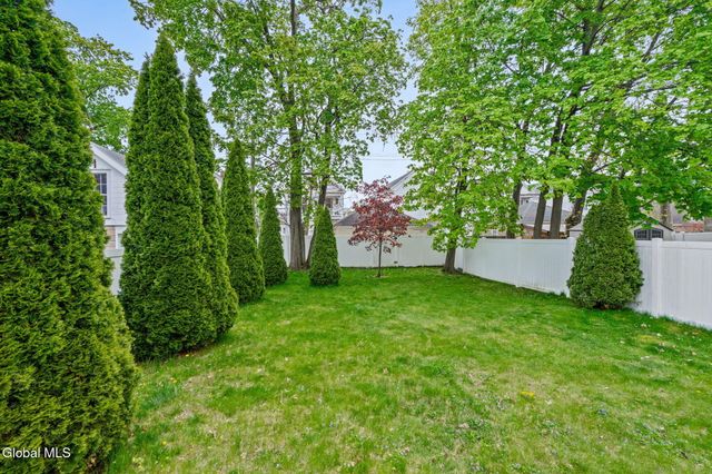 18 Oakwood Street, Albany, NY 12208