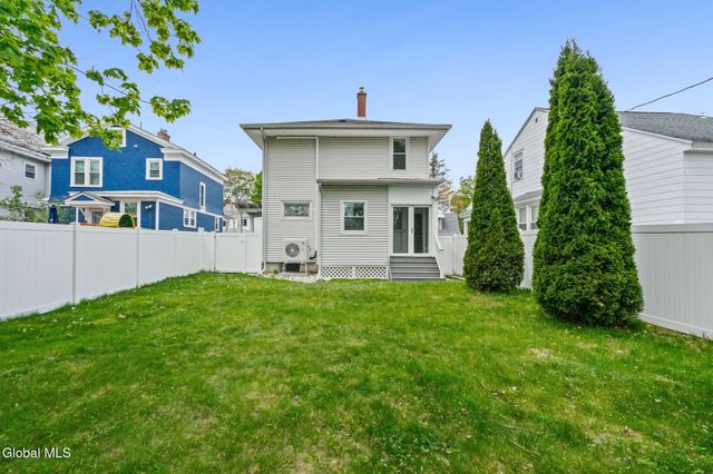 18 Oakwood Street, Albany, NY 12208
