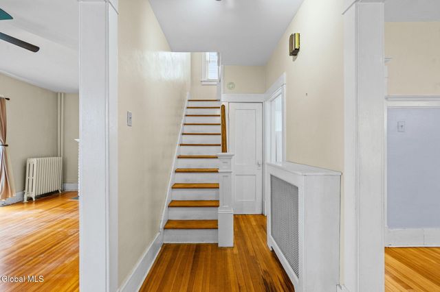 18 Oakwood Street, Albany, NY 12208