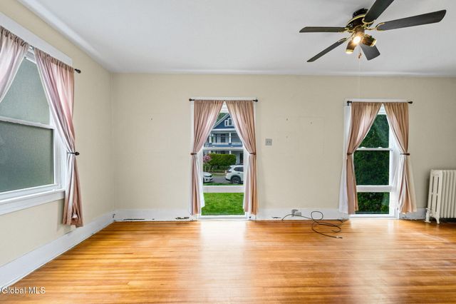 18 Oakwood Street, Albany, NY 12208