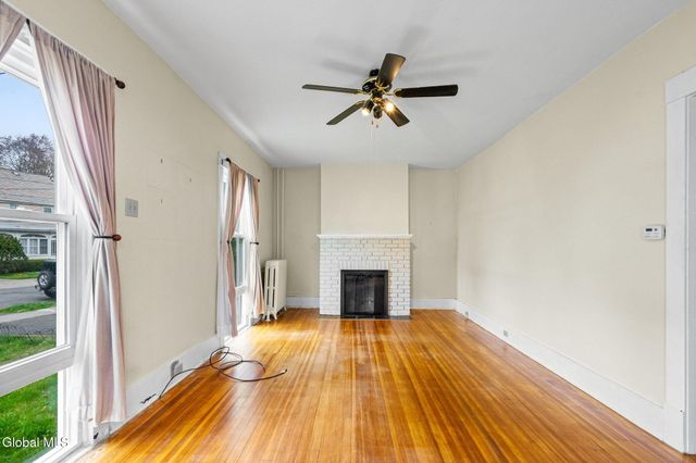 18 Oakwood Street, Albany, NY 12208
