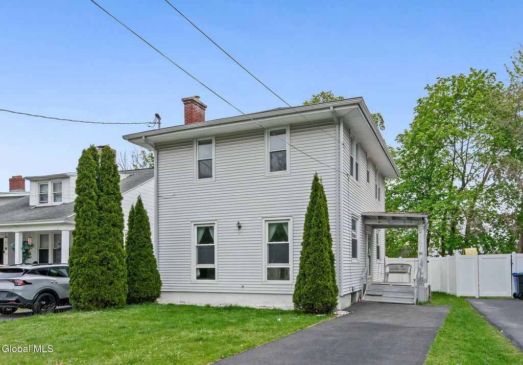 18 Oakwood Street, Albany, NY 12208