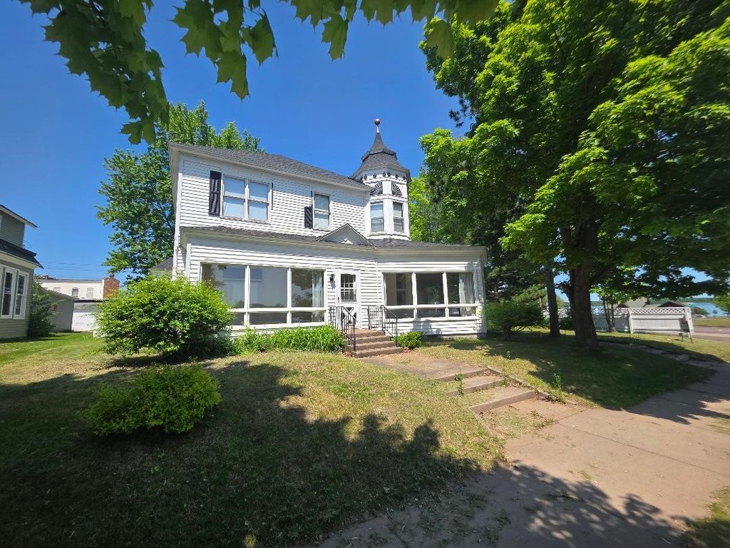 Image 10 of property listing at 9 4th Avenue, Shell Lake, WI 54871