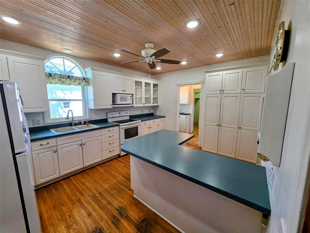 Image 20 of property listing at 9 4th Avenue, Shell Lake, WI 54871
