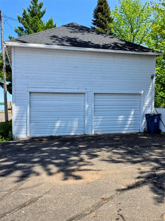 Image 7 of property listing at 9 4th Avenue, Shell Lake, WI 54871