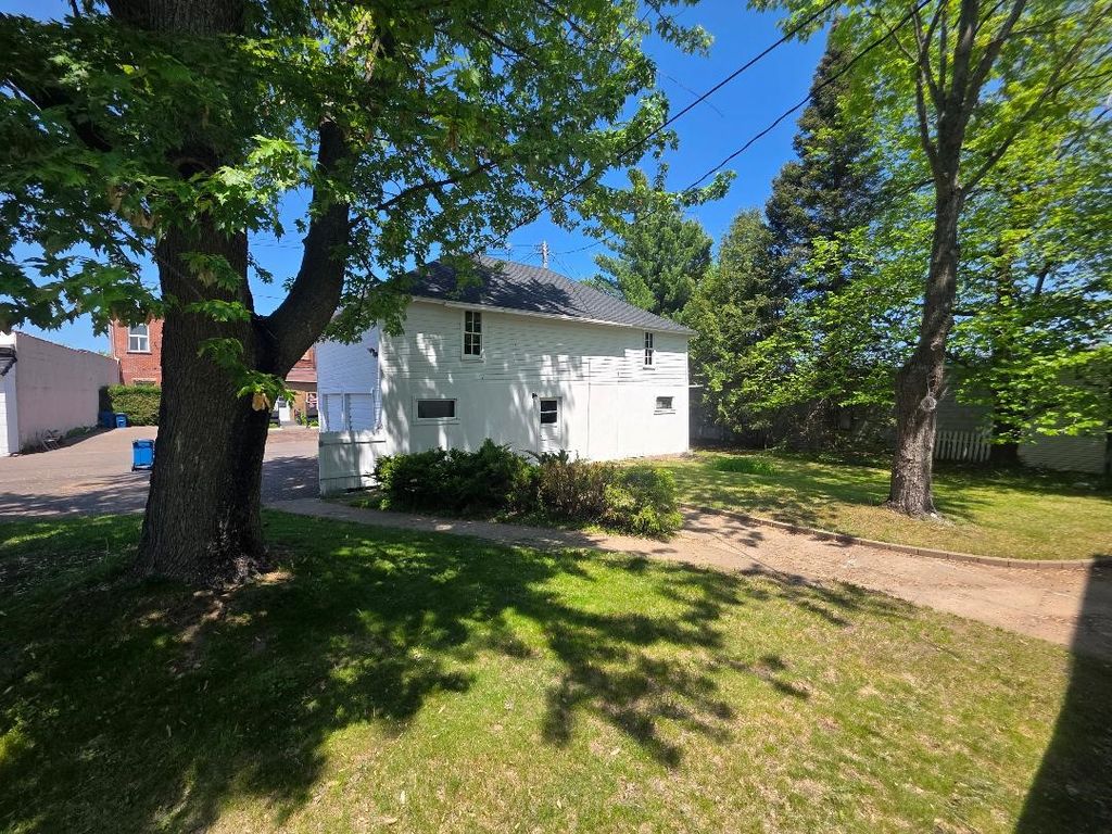 Image 8 of property listing at 9 4th Avenue, Shell Lake, WI 54871