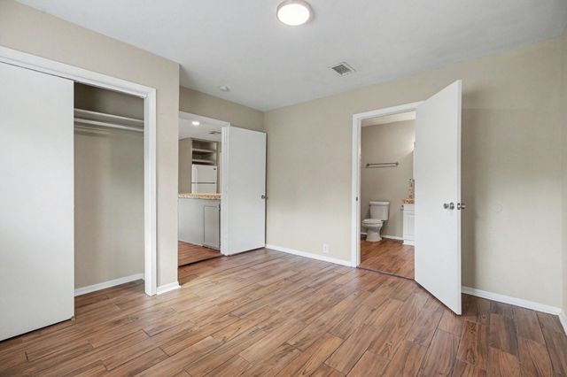 6500 Haden Drive, Hitchcock, TX 77563