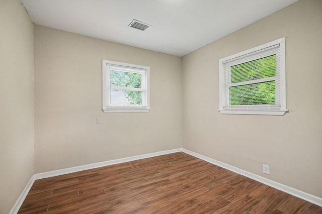 6500 Haden Drive, Hitchcock, TX 77563