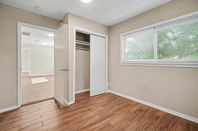 6500 Haden Drive, Hitchcock, TX 77563