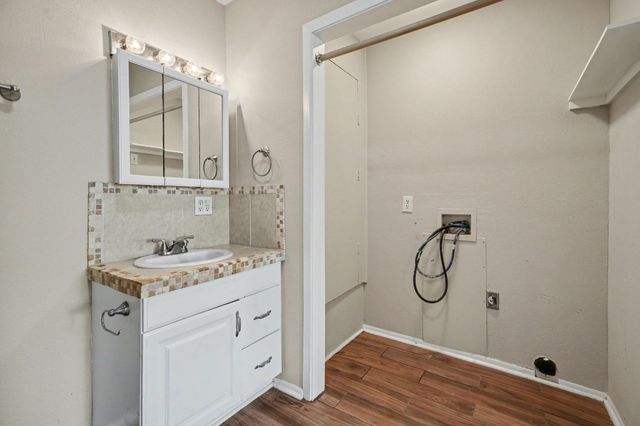 6500 Haden Drive, Hitchcock, TX 77563
