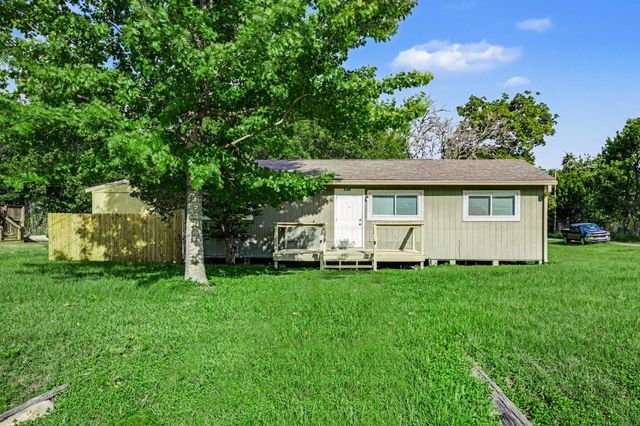 6500 Haden Drive, Hitchcock, TX 77563
