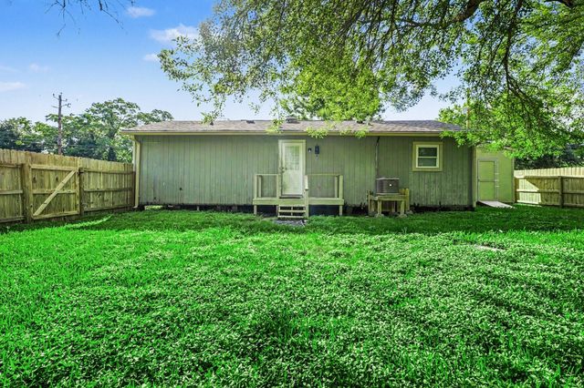 6500 Haden Drive, Hitchcock, TX 77563