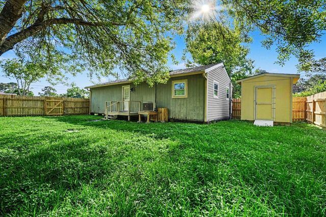6500 Haden Drive, Hitchcock, TX 77563