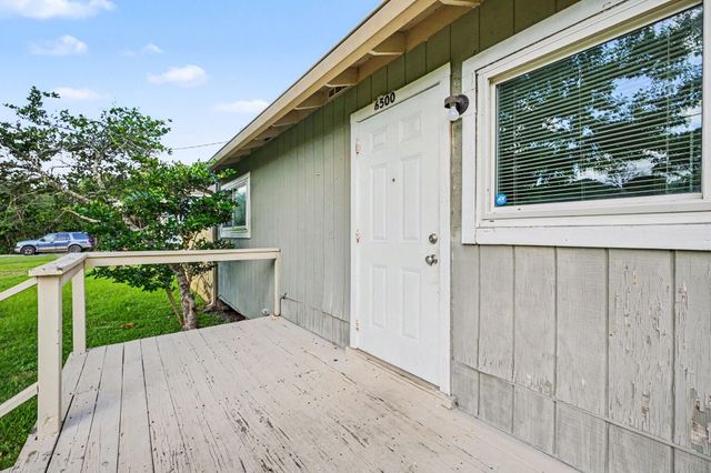 6500 Haden Drive, Hitchcock, TX 77563