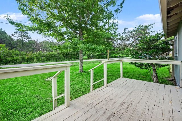 6500 Haden Drive, Hitchcock, TX 77563