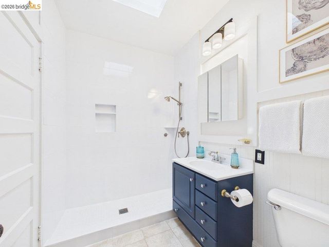3621 Rhoda Ave, Oakland, CA 94602
