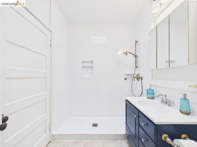 3621 Rhoda Ave, Oakland, CA 94602