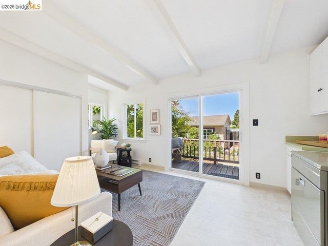 3621 Rhoda Ave, Oakland, CA 94602