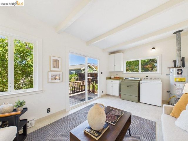 3621 Rhoda Ave, Oakland, CA 94602