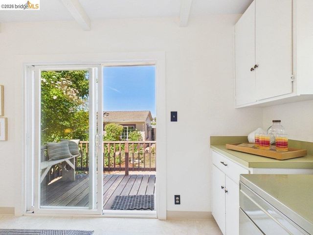 3621 Rhoda Ave, Oakland, CA 94602