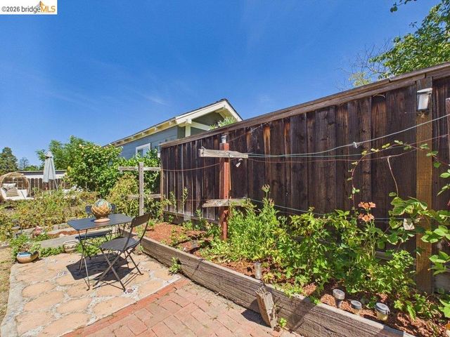 3621 Rhoda Ave, Oakland, CA 94602
