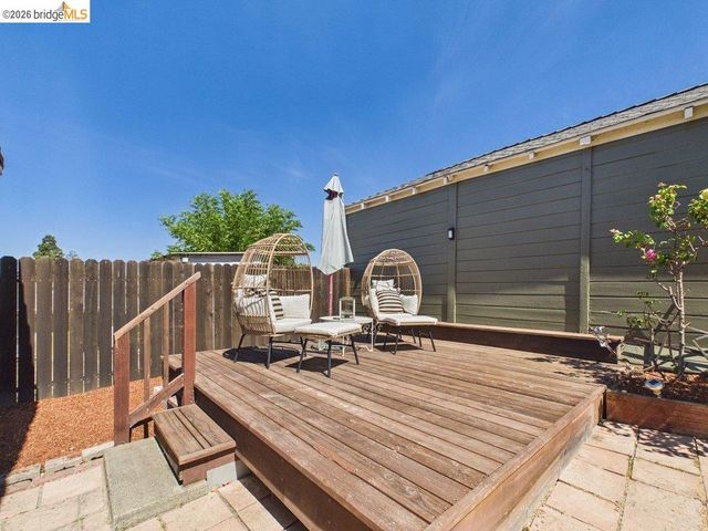 3621 Rhoda Ave, Oakland, CA 94602