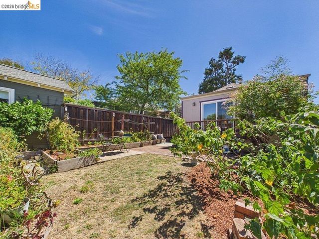 3621 Rhoda Ave, Oakland, CA 94602
