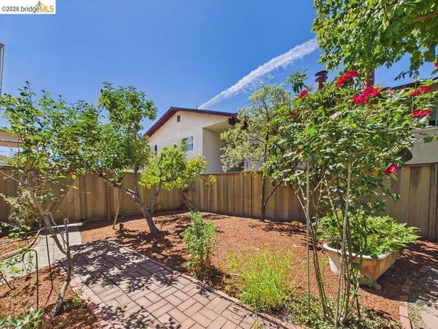 3621 Rhoda Ave, Oakland, CA 94602