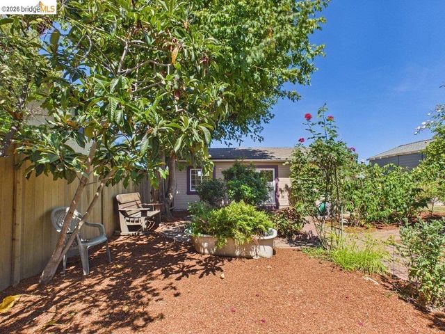3621 Rhoda Ave, Oakland, CA 94602
