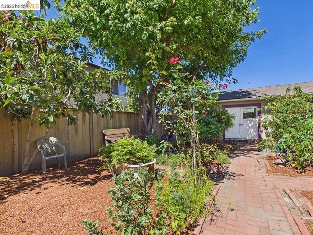 3621 Rhoda Ave, Oakland, CA 94602